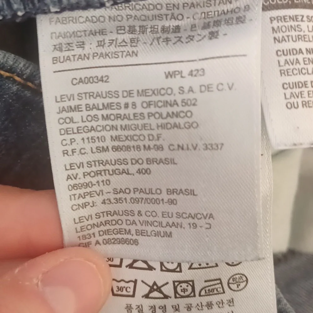 Levi Strauss Jean's size 8 W29 L32_5